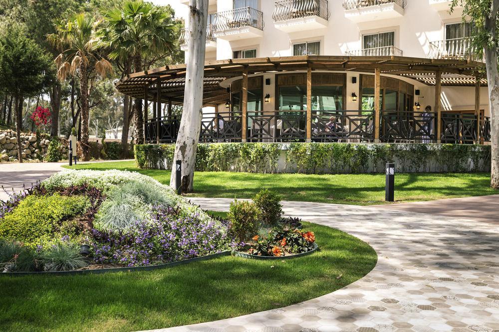 Jacaranda Beach Luxury Club