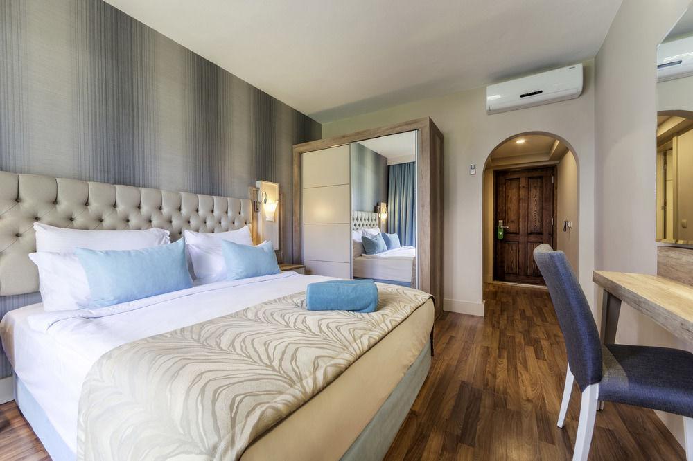 Jacaranda Beach Luxury Club Hotel 5*